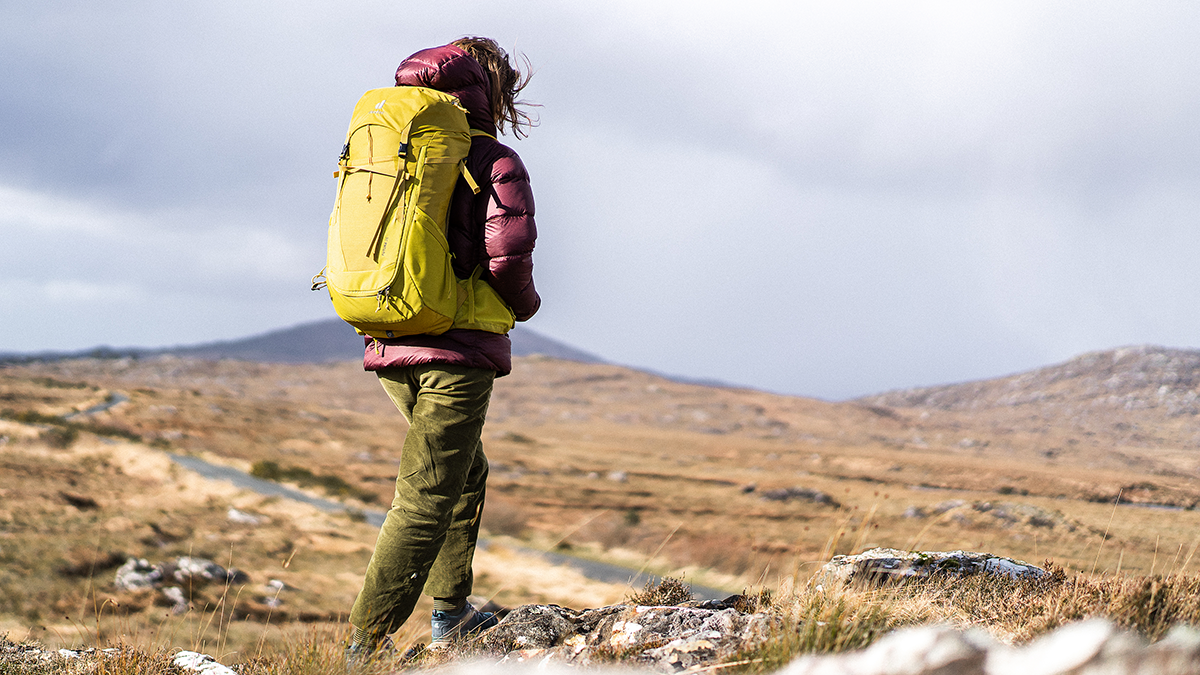 DEUTER Futura 24 SL forest-jade  - Plecak turystyczny dla kobiet 